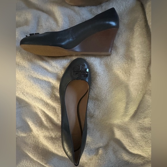 Tory Burch navy blue leather wedges! - Picture 1 of 4